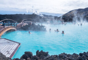 Volcanic activity once again closes Blue Lagoon in Iceland