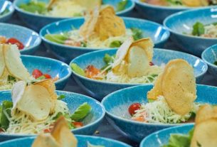 The Best Salad Bowls for Entertaining, Even if You’re Just Serving A Caesar Salad Kit