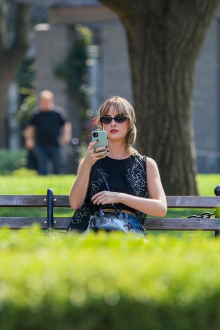 A Guide to Taylor Swift’s New York—From Dive Bars on the East Side to Cornelia Street Strolls