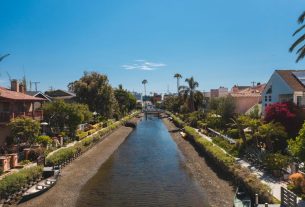 15 Best Airbnbs in Venice for Canal Views, Excellent Osterias, and Gondola Access