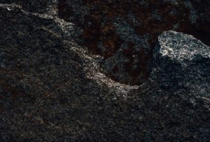 The missing 500 million: Cosmic bombardment melted Earth’s first crust