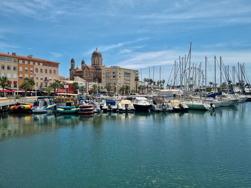 Where to Eat, Stay, and Drink Rosé in Saint-Tropez This Summer—Before The White Lotus Crowds Arrive