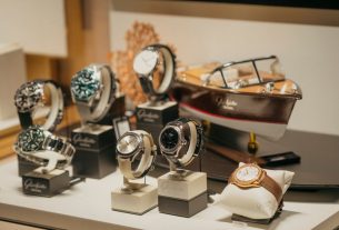 Which Is the Better Watch Display: MIP vs. AMOLED