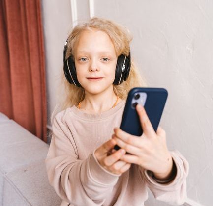 This Buried Apple Feature Turns an iPhone Into the Perfect Kids’ Dumb Phone